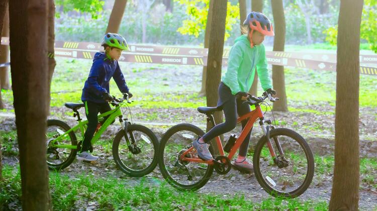 小学生の自転車サイズの選び方｜身長・年齢別の早見表とおすすめモデル